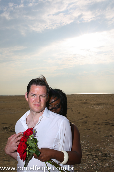 Marjin e Sarah no maior love na praia. Foto minha com ajuda da auxiliar arretada Waldine Carvalho